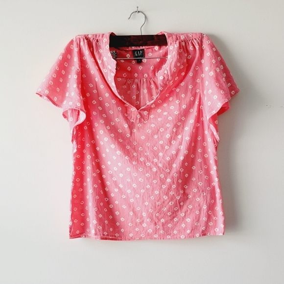 GAP Tops - GAP short sleeve v-neck loose fit  top size SP